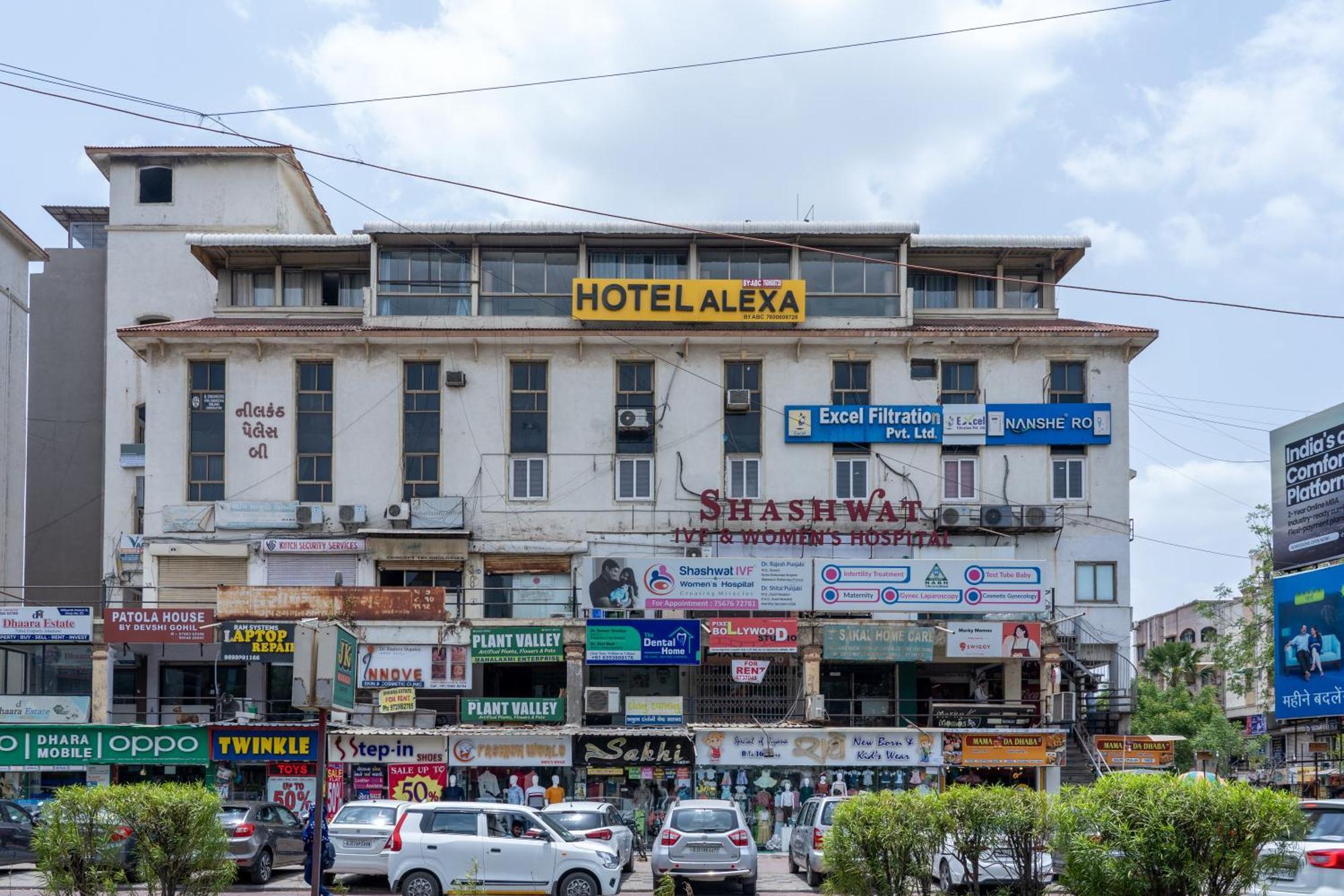 Hotel Alexa By Abc Ahmadábád Kültér fotó