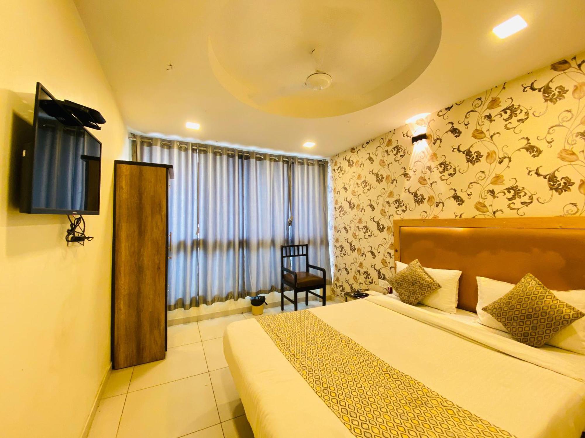 Hotel Alexa By Abc Ahmadábád Kültér fotó